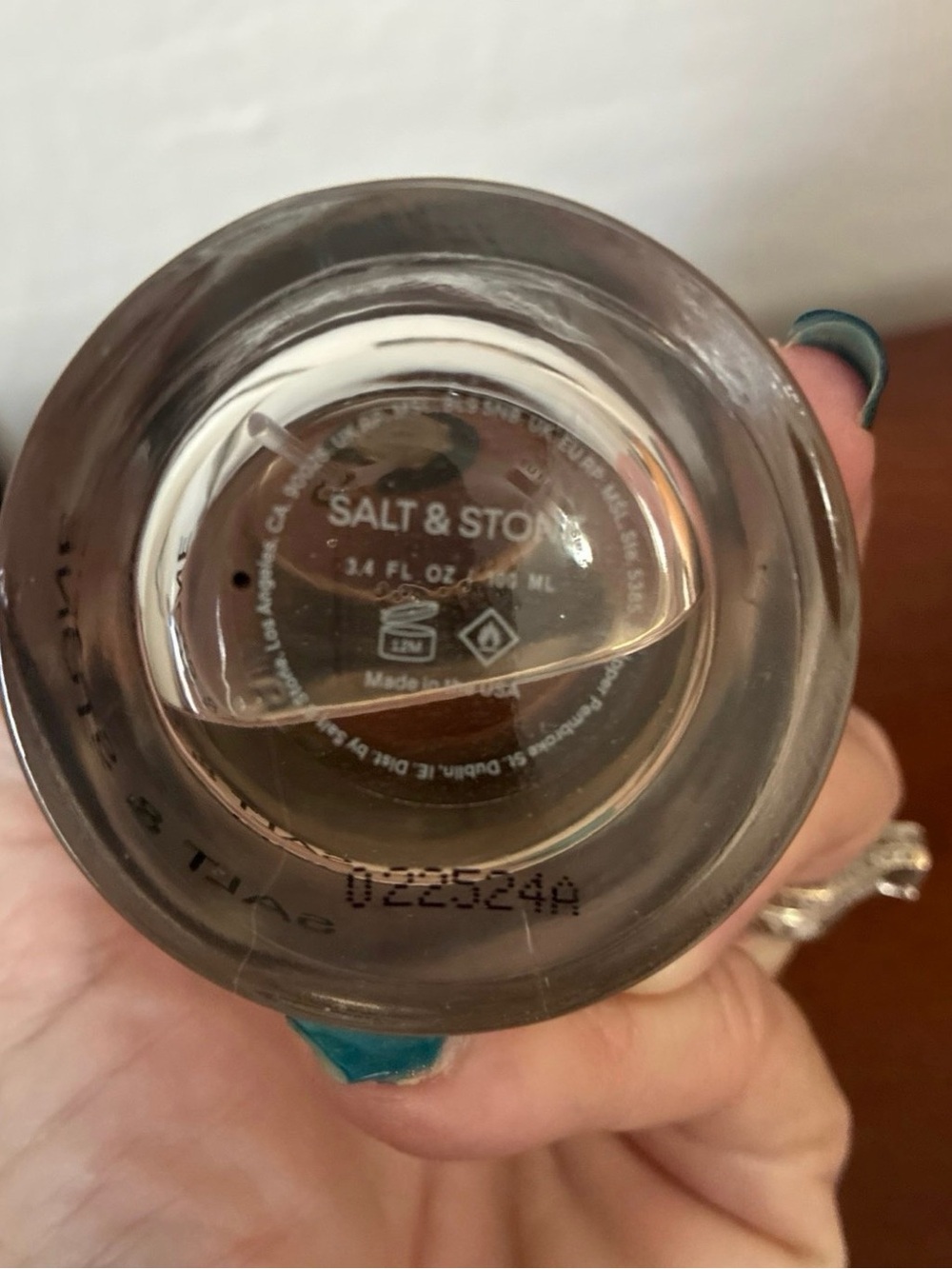 Salt & Stone Santal & Vetiver Cologne - Clear Bottle 3.4oz - Picture 4 of 4